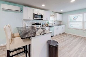 Fridge, microwave, oven, stovetop - Updated dog-friendly home with gas grill, 2 pools, 2 tennis courts, fishing pier (Ocean City)