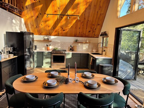 Cedar & Bark A-Frame Cabin / Spa, Sauna, Theater Room / EV Charger Near Village