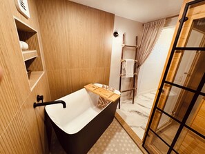 Shower, jetted bath, hair dryer, bidet - Cedar & Bark A-Frame Cabin / Spa, Sauna, Theater Room / EV Charger Near Village (Lake Arrowhead)