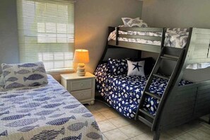 3 habitaciones, tabla de planchar con plancha, wifi y ropa de cama 