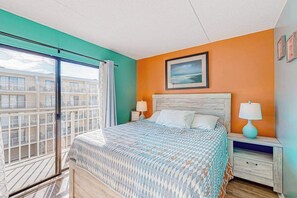2 bedrooms, iron/ironing board, WiFi, bed sheets - Canal view condo with pool & grill access - scenic balcony, open layout, and AC (Ocean City)