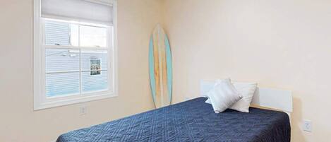 6 bedrooms, iron/ironing board, WiFi, bed sheets