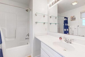 Shower, hair dryer, towels - Large duplex w/2 separate homes, two kitchens, patio, WiFi, & great location (Ocean City)