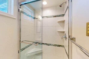 Shower, hair dryer, towels - Sunny condo w/balconies, full kitchen, A/C & Wifi & just steps to the beach (Ocean City)