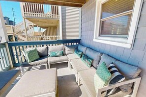 Property grounds - Sunny condo w/balconies, full kitchen, A/C & Wifi & just steps to the beach (Ocean City)