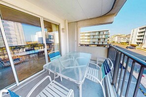 Outdoor dining - Excalibur 107 (Ocean City)