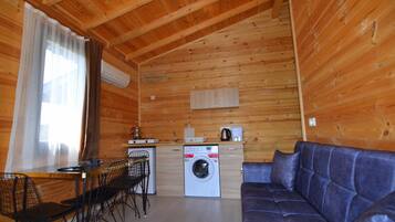 Basic Bungalow, Patio | Premium bedding, minibar, desk, laptop workspace