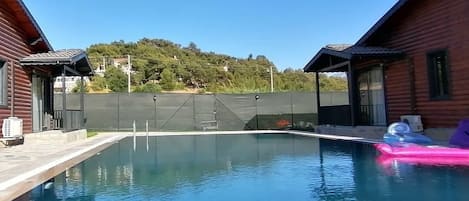 Piscine extérieure (ouverte en saison)