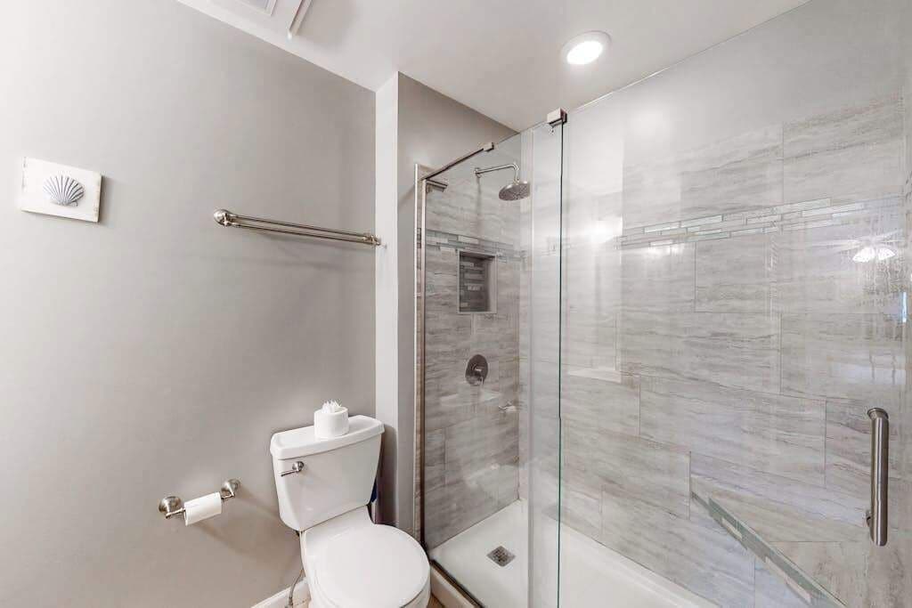 Shower, towels