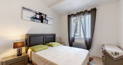 Double Gîte 3 and 4 with Private Terraces and Wi-Fi