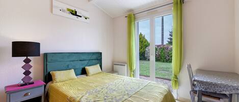 4 bedrooms, iron/ironing board