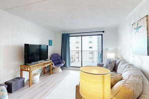 TV, offices - Luxury Ocean View Condo w/Shared Olympic Pool, Tennis, balcony & WiFi (Ocean City)