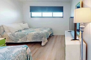 2 bedrooms, iron/ironing board, Internet, bed sheets - Luxury Ocean View Condo w/Shared Olympic Pool, Tennis, balcony & WiFi (Ocean City)