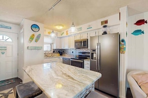 Fridge, microwave, oven, stovetop - Sunny canal side condo - w/balcony, short walk to the beach, boardwalk, & parks (Ocean City)