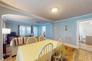 Interior - Cute Ocean City single family home with Central AC & W/D (Ocean City)
