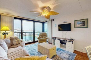 TV, offices - Charming beachfront resort condo w/ocean views, balcony, pools, tennis, W/D & AC (Ocean City)