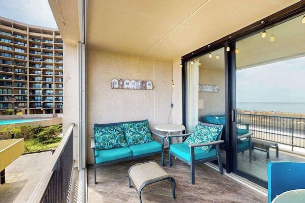 Property grounds - Sunny oceanfront condo with shared pool & deck, W/D, & direct beach access (Ocean City)