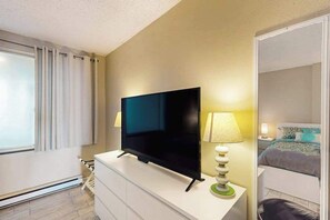 1 bedroom, iron/ironing board, WiFi, bed sheets - Sunny oceanfront condo with shared pool & deck, W/D, & direct beach access (Ocean City)