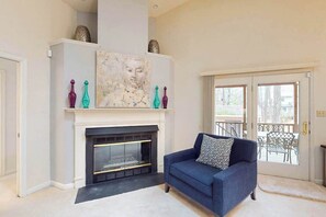 TV, fireplace, DVD player, offices - Serene Ocean Pines home w/private deck all-season room & fully stocked kitchen (Ocean Pines)