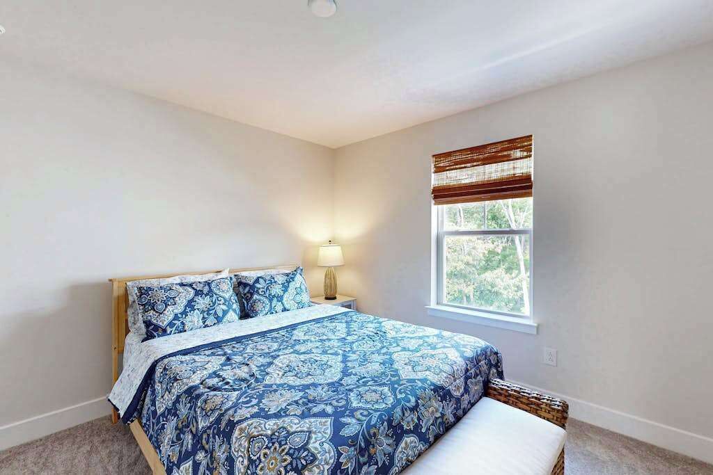 3 habitaciones, tabla de planchar con plancha, wifi y ropa de cama 