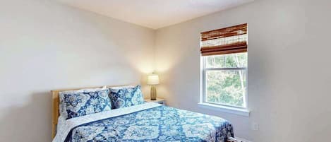 3 habitaciones, tabla de planchar con plancha, wifi y ropa de cama