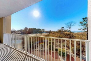 Property grounds - Sunny - Bayside Condo with Large Balcony, Sunset Bay Views & Shared Pool (Ocean City)