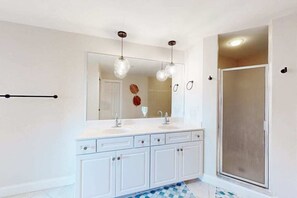 Shower, towels - Sunny - Bayside Condo with Large Balcony, Sunset Bay Views & Shared Pool (Ocean City)