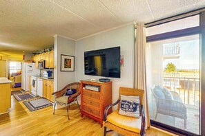 Fernseher, DVD-Player, Arbeitsbereiche