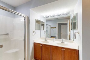 Shower, towels - Sun-filled retreat near beaches w/pool access golf, fireplace, W/D, & sunroom (Berlin)