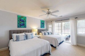 4 bedrooms, iron/ironing board, WiFi, bed sheets - Sun-filled retreat near beaches w/pool access golf, fireplace, W/D, & sunroom (Berlin)