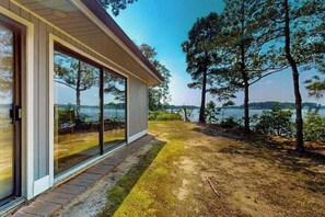 Exterior detail - Magnificent waterfront paradise w/private dock & access to community pool (Berlin)