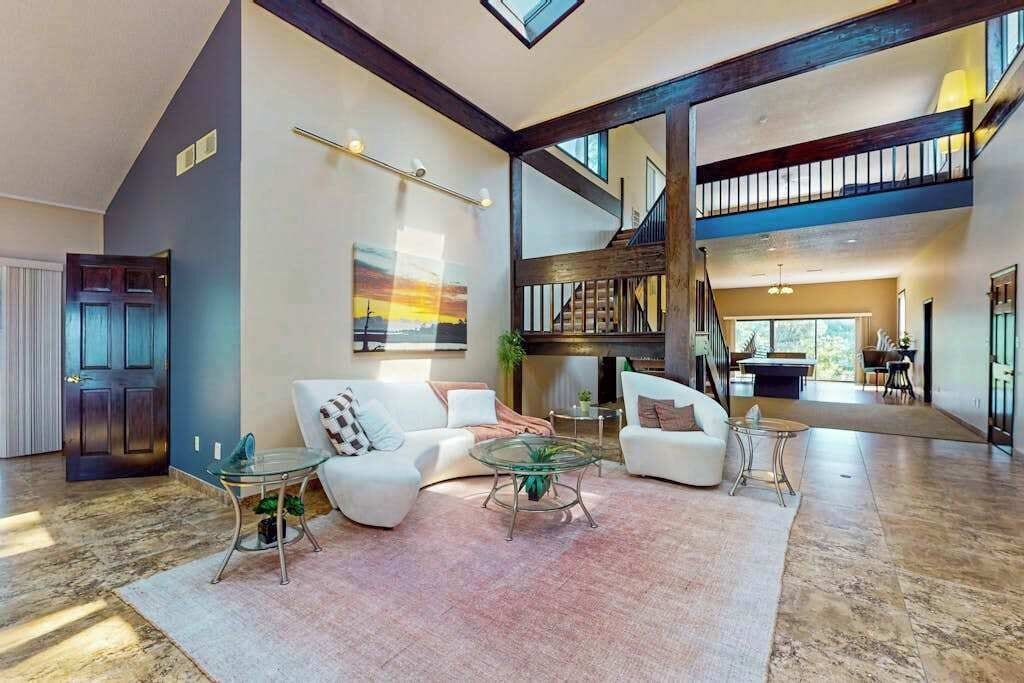 TV, DVD player, offices