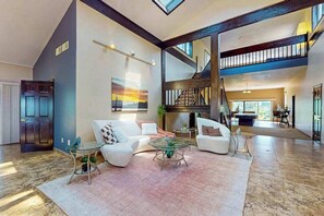 TV, DVD player, offices - Magnificent waterfront paradise w/private dock & access to community pool (Berlin)