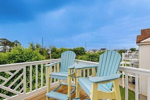 Property grounds - Pristine West OC townhome close to shopping, w/kitchen, washer/dryer & free WiFi (Ocean City)