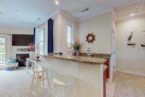 Interior - Pristine West OC townhome close to shopping, w/kitchen, washer/dryer & free WiFi (Ocean City)