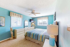 2 bedrooms, WiFi, bed sheets - Stunning canal front Condo w/ Sunny Patio, Central AC, WiFi & Shared Pool (Ocean City)