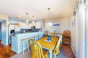 Dining - Stunning canal front Condo w/ Sunny Patio, Central AC, WiFi & Shared Pool (Ocean City)