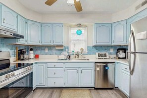 Fridge, microwave, oven, stovetop - Beach Retreat (Ocean City)