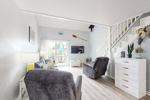 TV, offices - Waterfront 1BR townhome with loft and pool - walk to the beach and boardwalk (Ocean City)