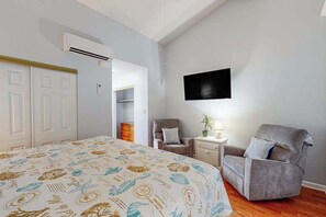 1 bedroom, iron/ironing board, WiFi, bed sheets - Waterfront 1BR townhome with loft and pool - walk to the beach and boardwalk (Ocean City)