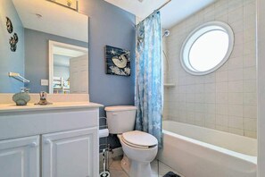 Shower, hair dryer, towels - Spacious - Family-Friendly Beach Condo w/Balcony, A/C, Shared Rooftop Pool & Gym (Ocean City)