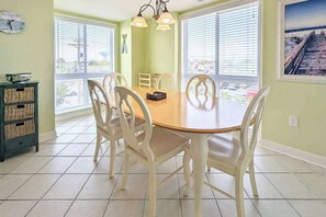 Dining - Spacious - Family-Friendly Beach Condo w/Balcony, A/C, Shared Rooftop Pool & Gym (Ocean City)
