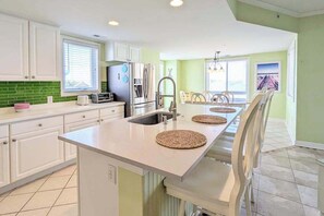 Fridge, microwave, oven, stovetop - Spacious - Family-Friendly Beach Condo w/Balcony, A/C, Shared Rooftop Pool & Gym (Ocean City)