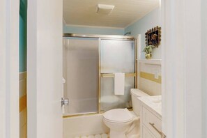 Shower, towels - Decatur House 305 (Ocean City)