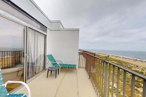 Terrace/patio - Fully Equipped Oceanfront Condo w/Great Beach View, Balcony & Shared Pool/Tennis (Ocean City)