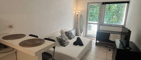 Internet, bed sheets
