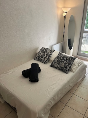Internet, bed sheets - Studio in the center of Toulouse, 7 minutes by bike from Place Saint Pierre (Toulouse)