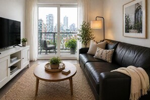Junior Studio Suite | Living area - T Harbors Hotel & Suites (Toronto)