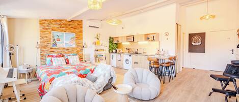 1 habitación, wifi y ropa de cama