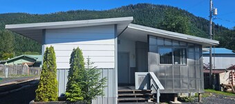'The Bunkhouse' Apt. Suite E 3 bedroom